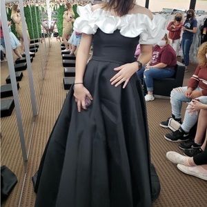 Size 4 Ashley Lauren Ballgown style #11096